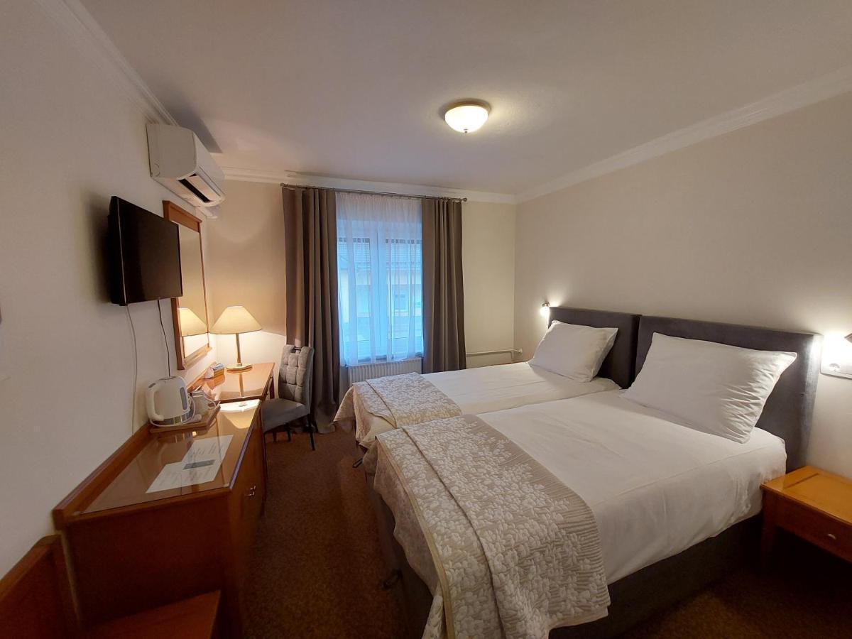 Sport Manca Garni Hotel Radovljica Bagian luar foto