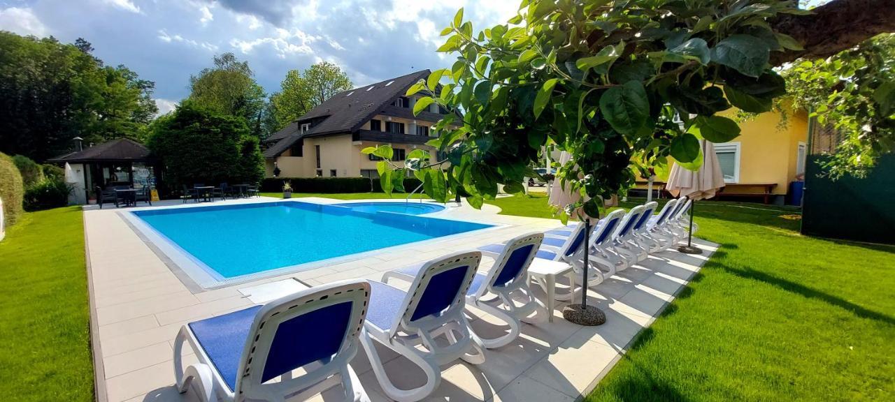 Sport Manca Garni Hotel Radovljica Bagian luar foto