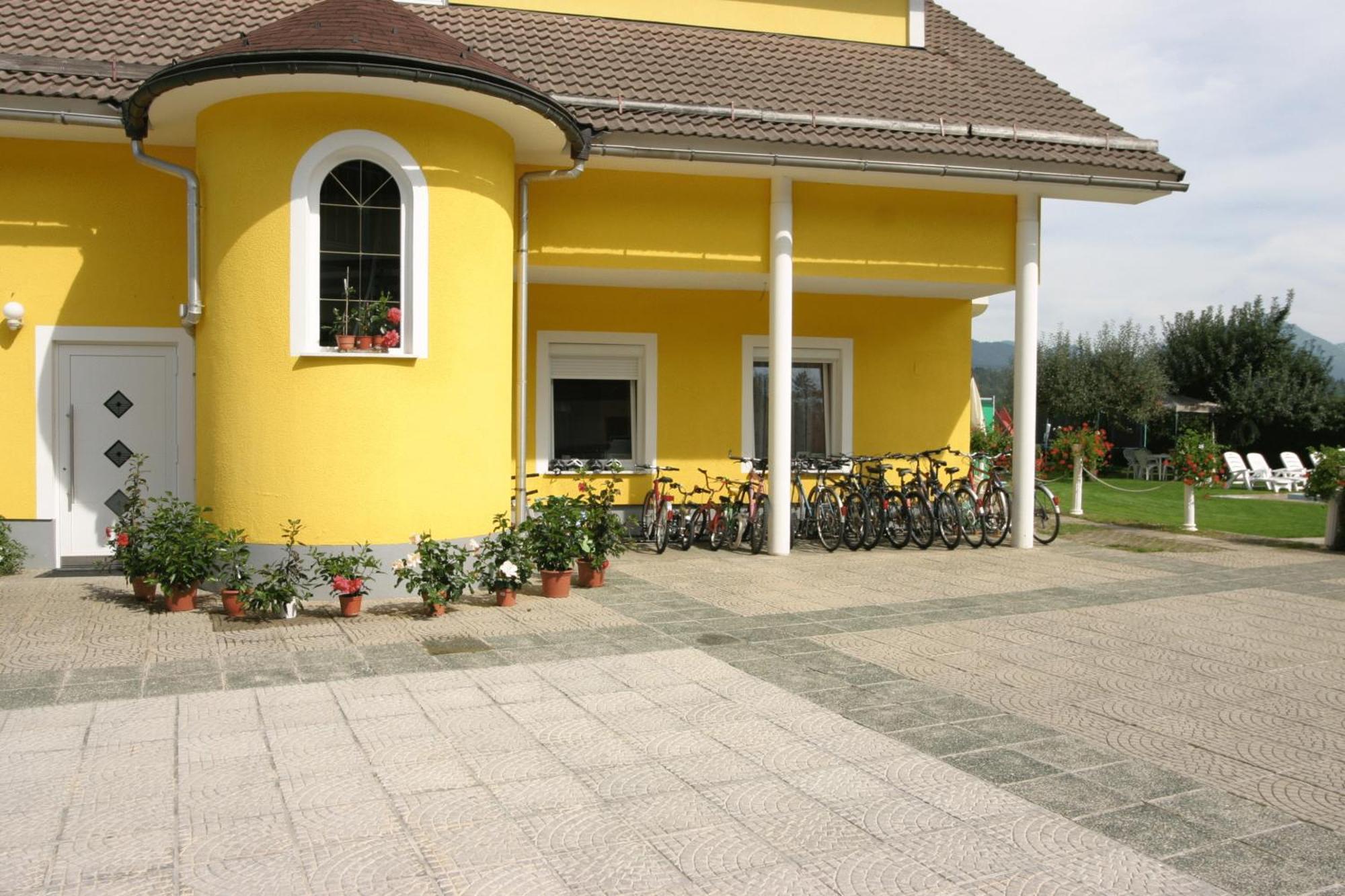 Sport Manca Garni Hotel Radovljica Bagian luar foto