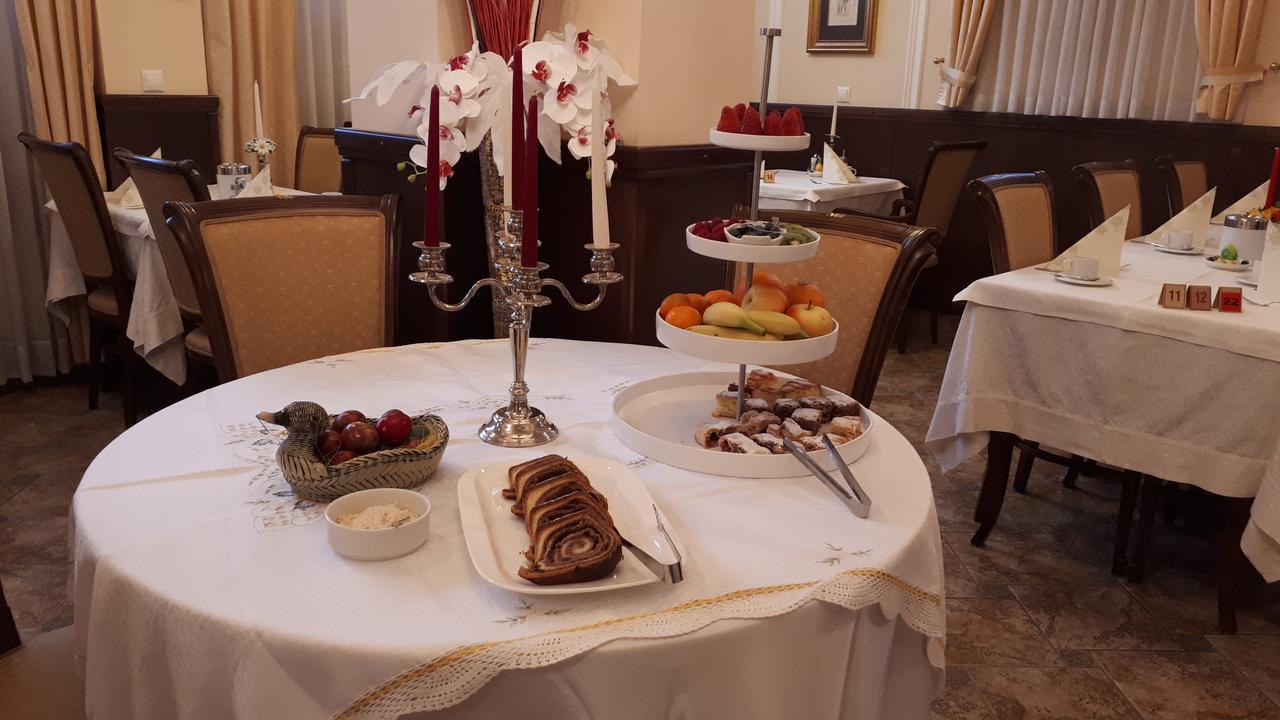 Sport Manca Garni Hotel Radovljica Bagian luar foto